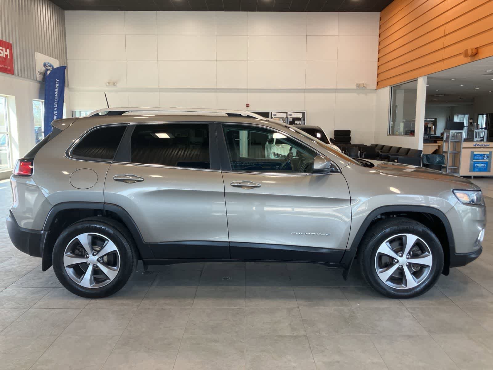 Used 2021 Jeep Cherokee Limited w/ Elite Package AWD/4WD image 4