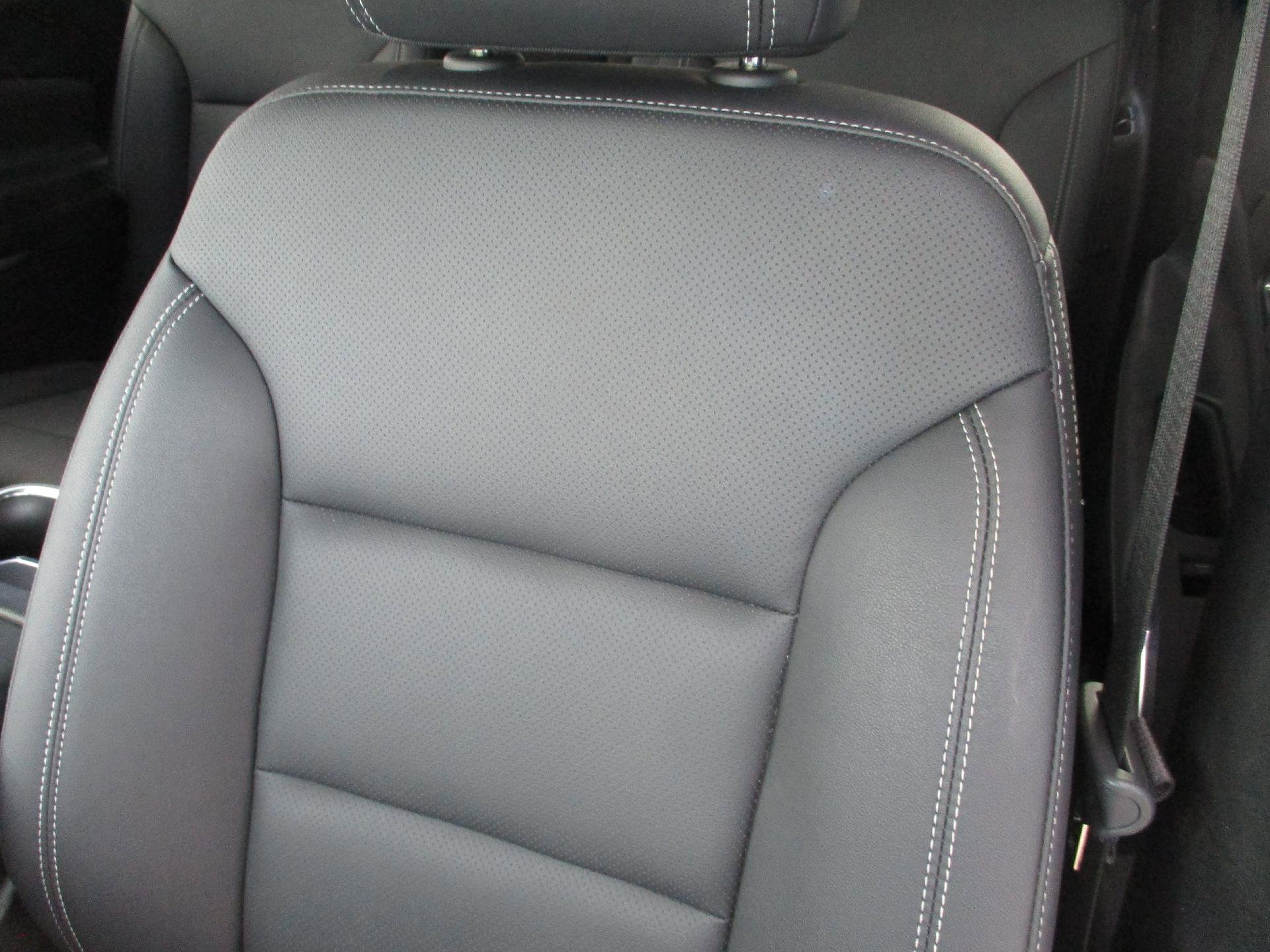 Used 2025 Chevrolet Traverse LT image 15