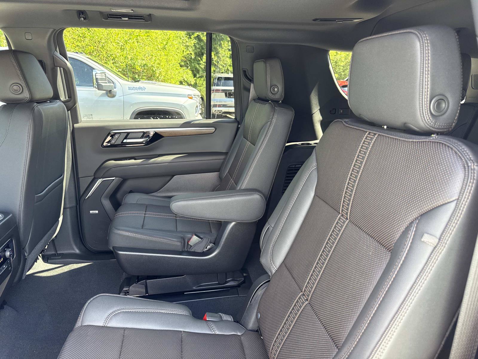 New 2026 Chevrolet Suburban High Country AWD/4WD image 11
