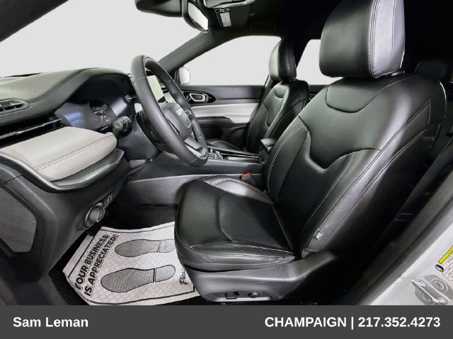 Used 2025 Jeep Compass Limited AWD/4WD image 19