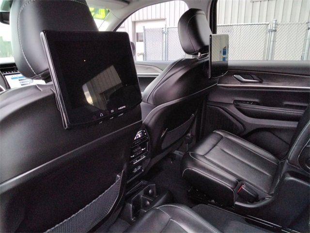 Used 2023 Jeep Grand Cherokee L Limited w/ Luxury Tech Group II image 30