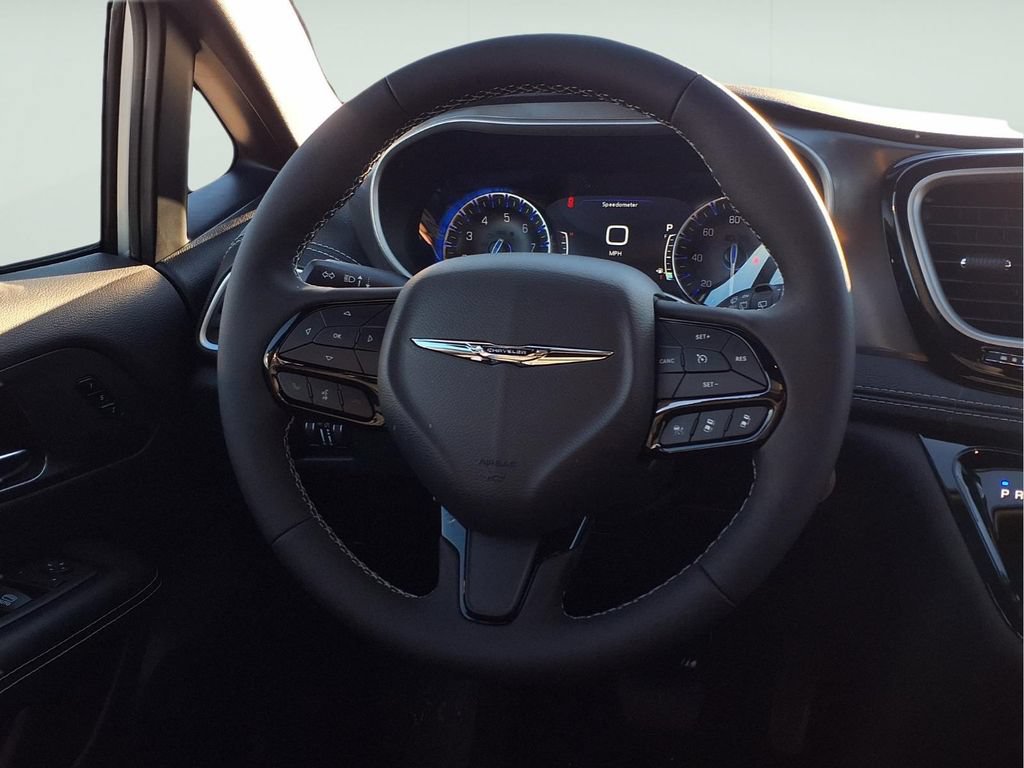 New 2026 Chrysler Pacifica Select w/ S Appearance Package FWD image 10