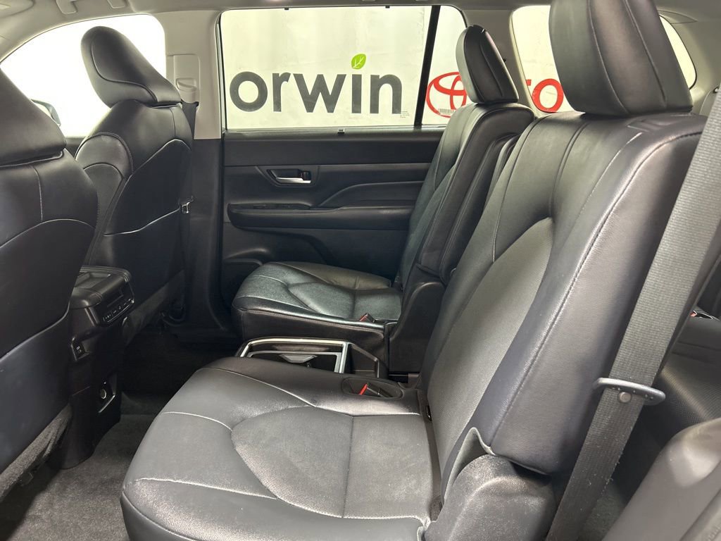 Used 2025 Toyota Grand Highlander AWD image 19