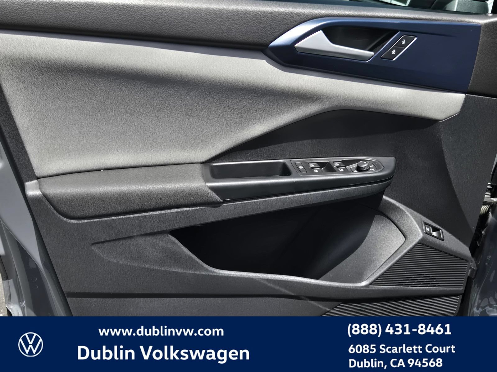 Used 2023 Volkswagen Taos SE w/ Black Wheel Package FWD image 10
