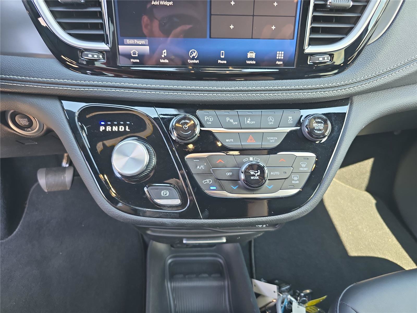 Used 2025 Chrysler Pacifica Select AWD/4WD image 27