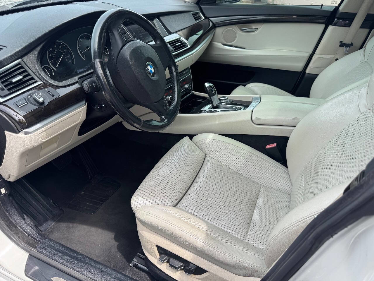 Used 2012 BMW 550i Gran Turismo w/ Convenience Pkg image 4