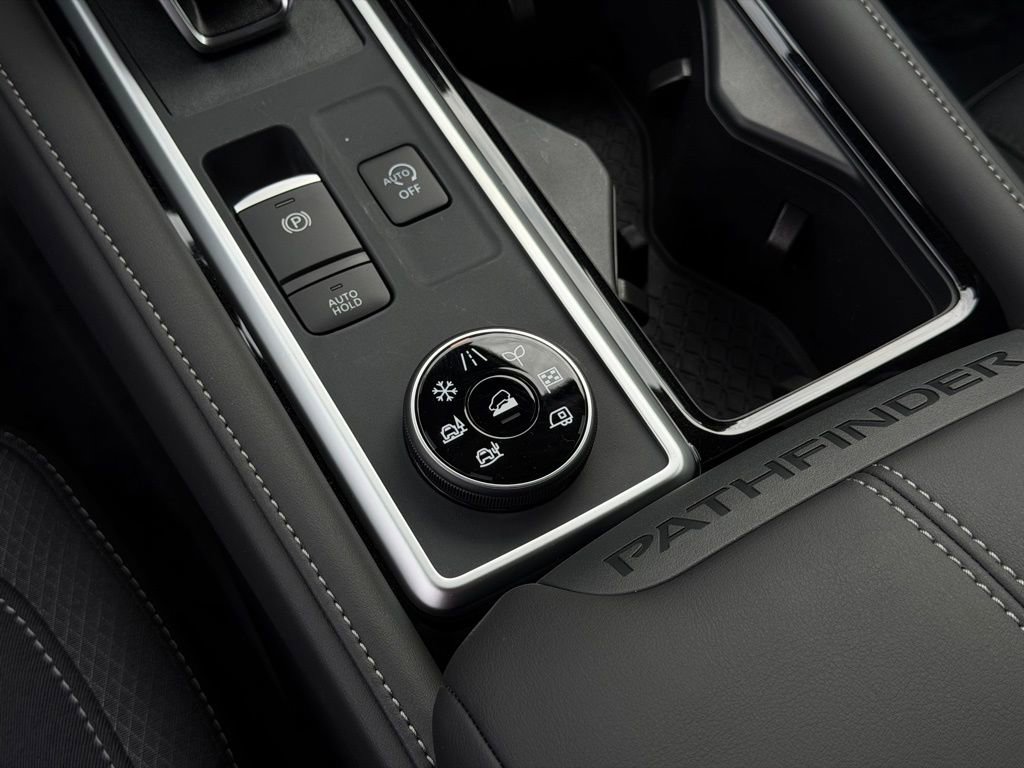 New 2026 Nissan Pathfinder SV image 32