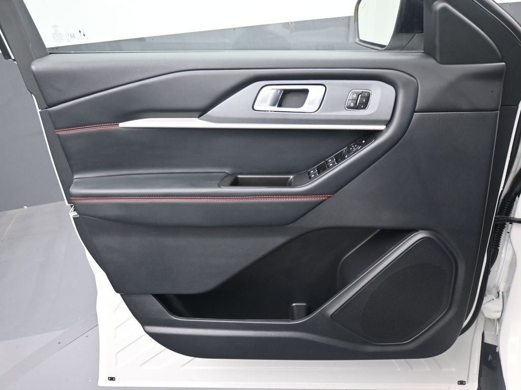 New 2026 Ford Explorer ST-Line w/ ST-Line Street Pack image 13