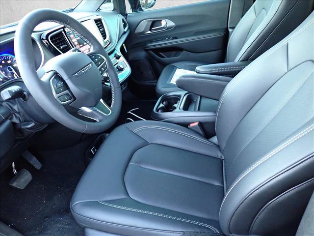 New 2027 Chrysler Pacifica Select AWD/4WD image 13