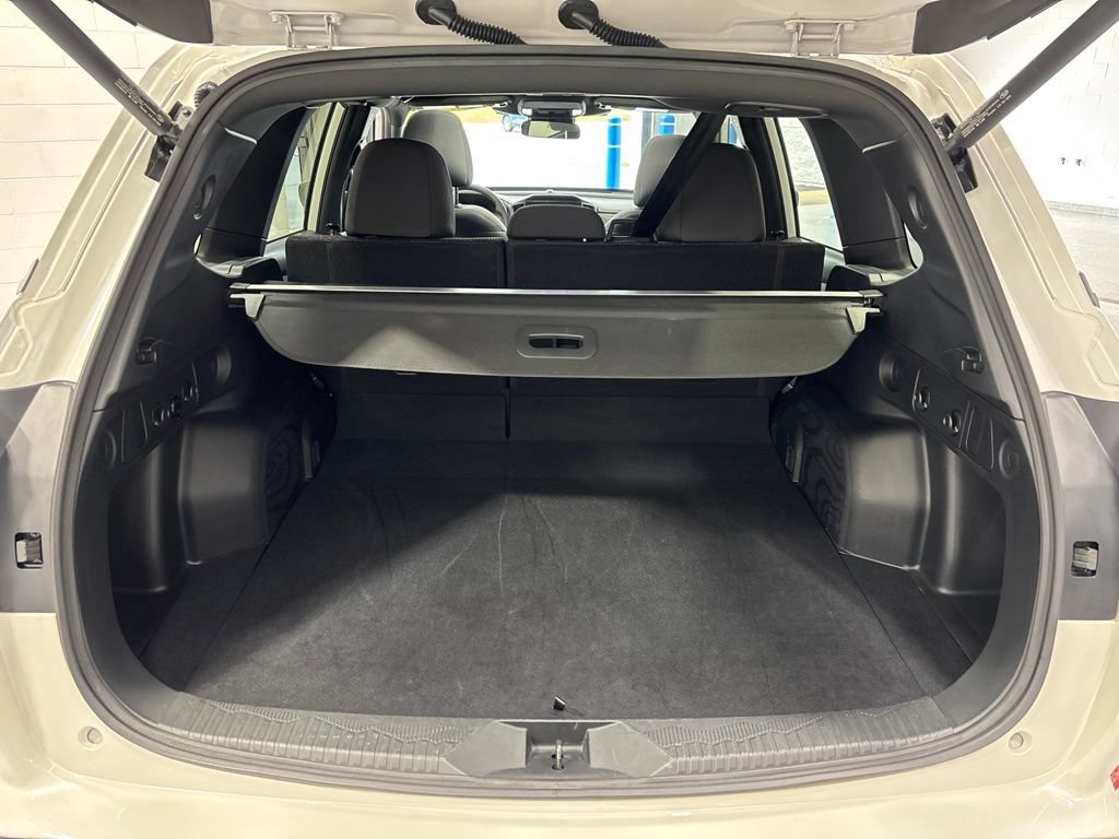 Used 2025 Subaru Forester Premium AWD/4WD image 38