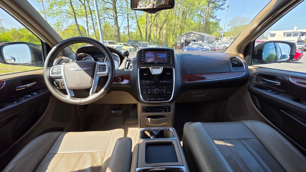 Used 2013 Chrysler Town & Country Touring-L w/ Entertainment Group #2 image 17