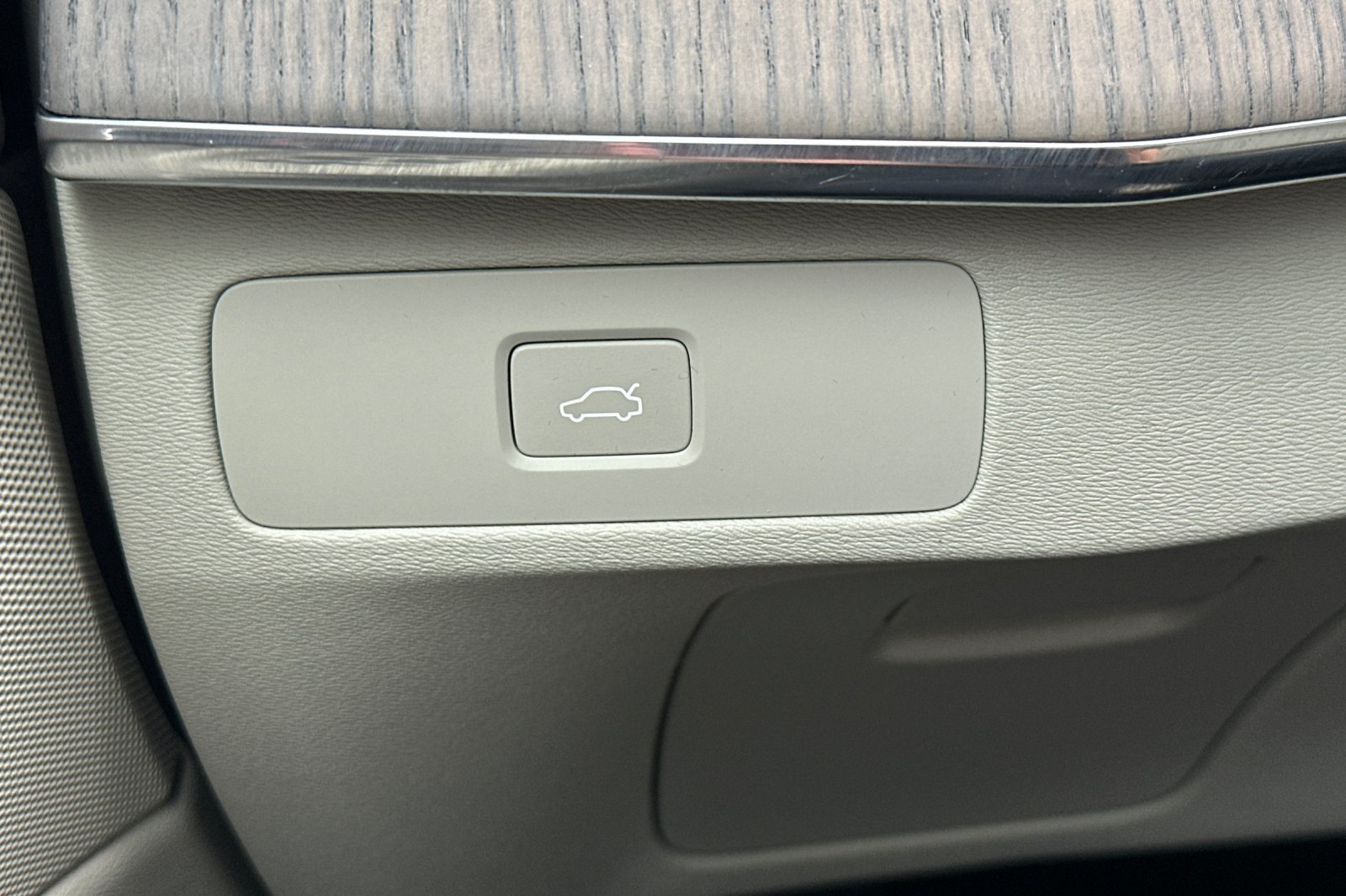 Certified 2023 Volvo XC90 B6 Core w/ Protection Package Premier AWD/4WD image 32