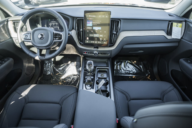 New 2027 Volvo XC60 B5 Plus AWD/4WD image 21