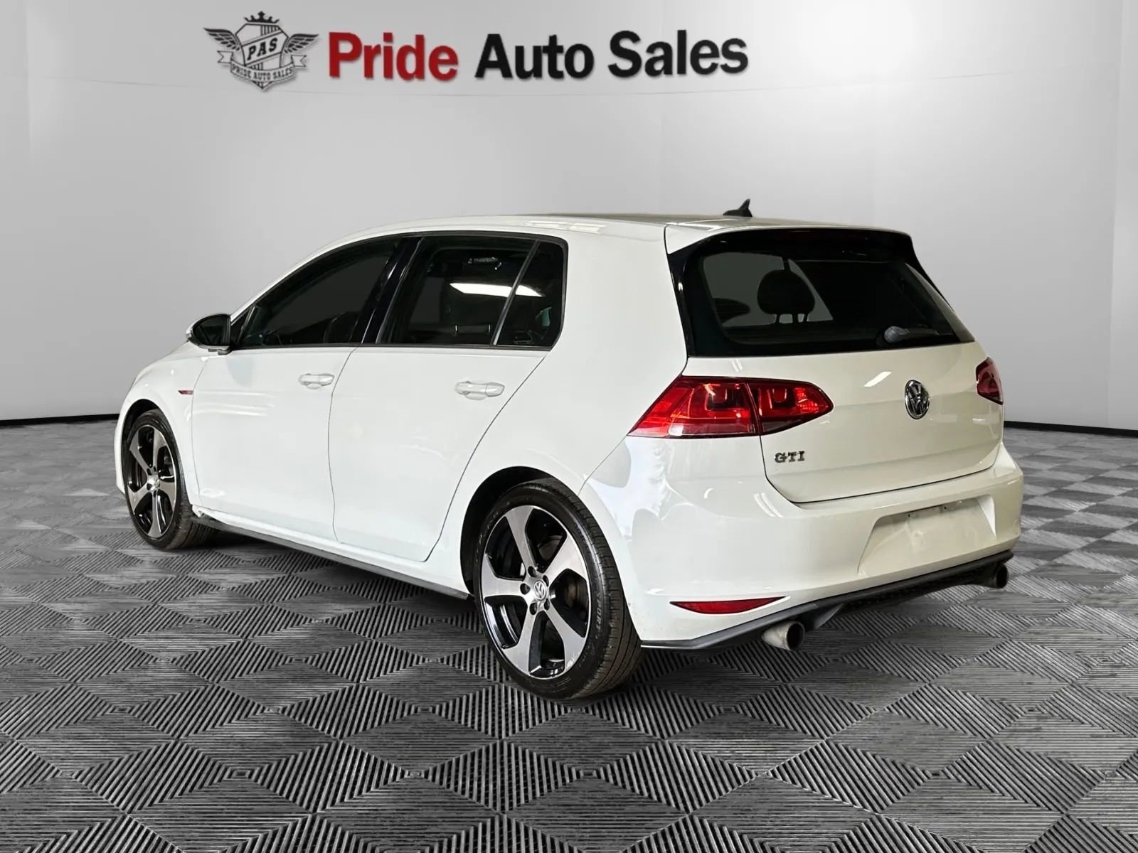 Used 2016 Volkswagen GTI S image 5