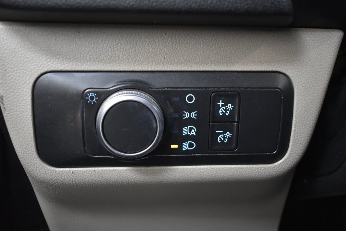 Used 2020 Ford Escape SE image 15