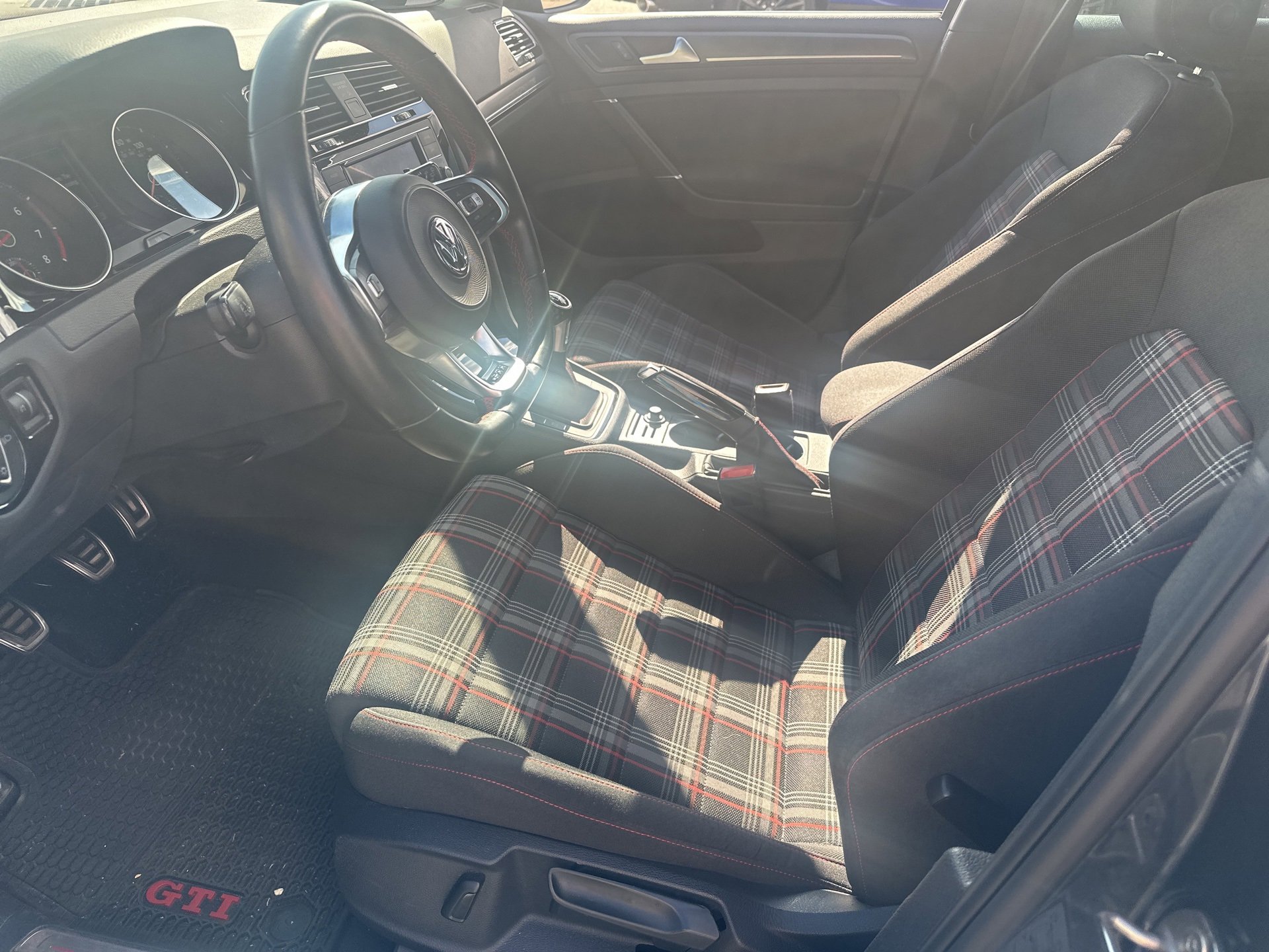 Used 2019 Volkswagen Golf 2.0T S image 9