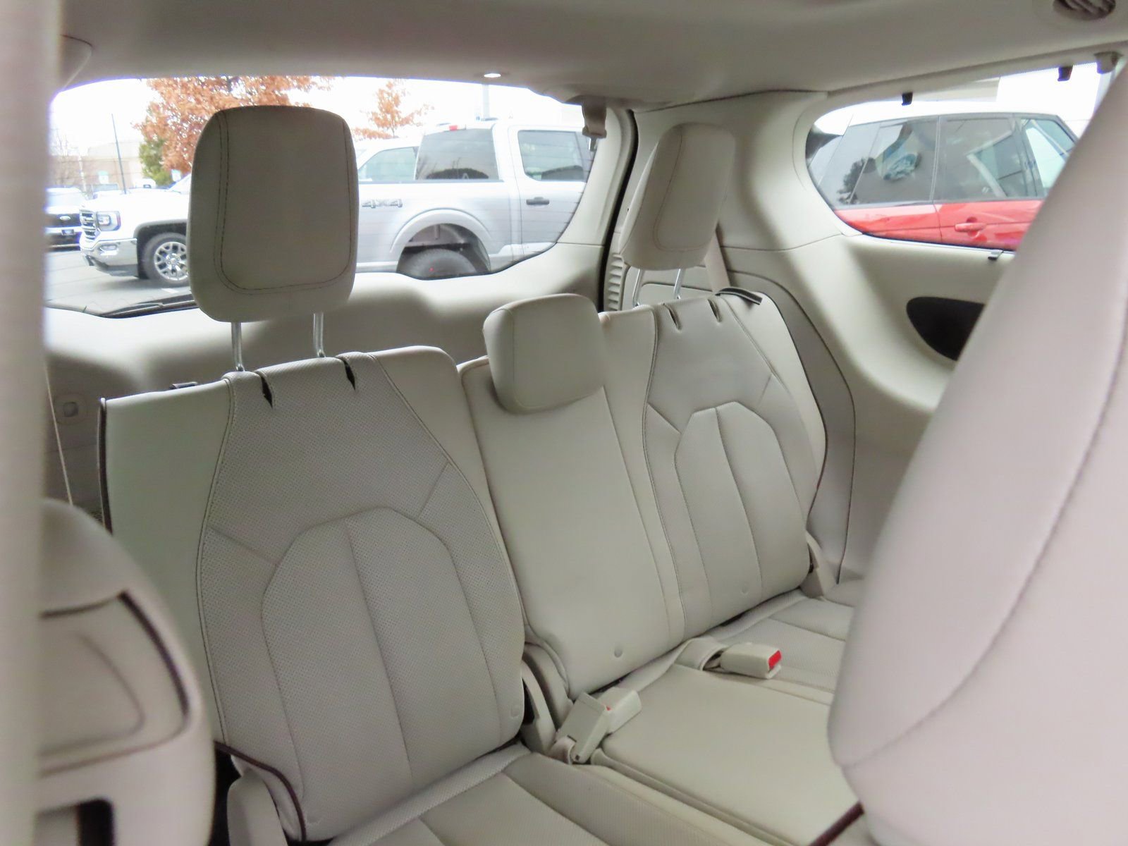 Used 2017 Chrysler Pacifica Limited image 37