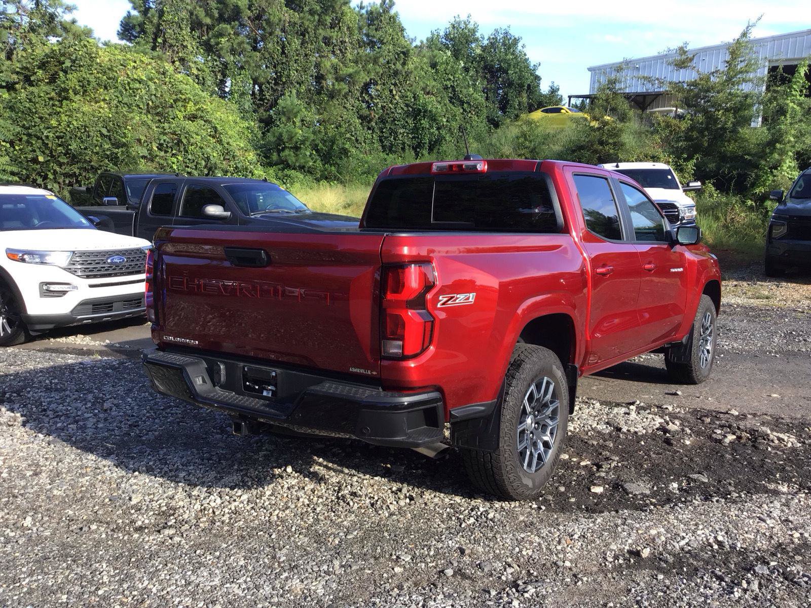 Used 2024 Chevrolet Colorado Z71 w/ Z71 Convenience Package 2 AWD/4WD image 4