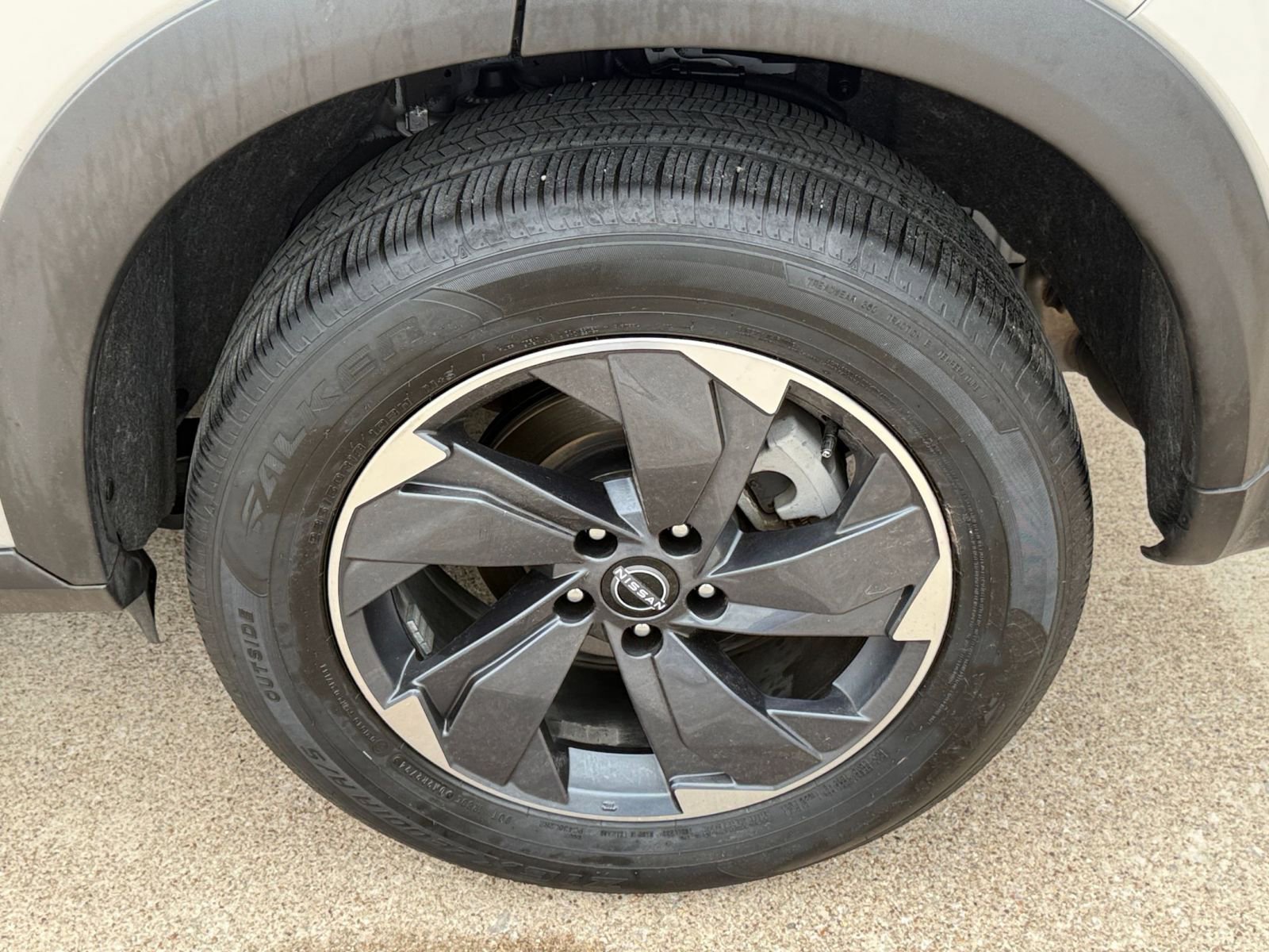 Used 2025 Nissan Rogue SV FWD image 31