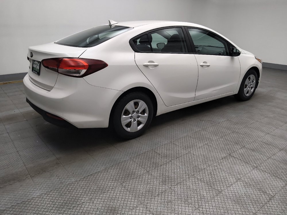 Used 2017 Kia Forte LX image 10