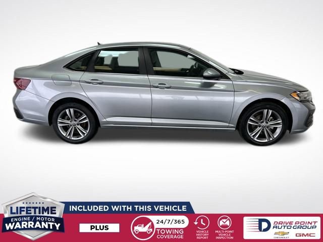 Used 2024 Volkswagen Jetta SE FWD image 2