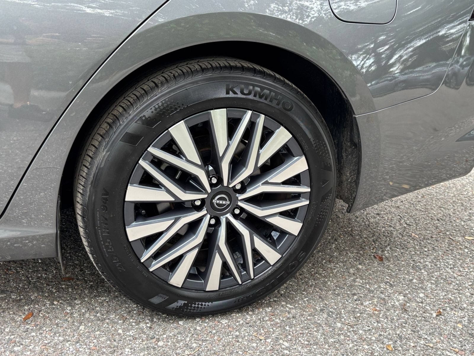 Used 2025 Nissan Altima 2.5 SV FWD image 25