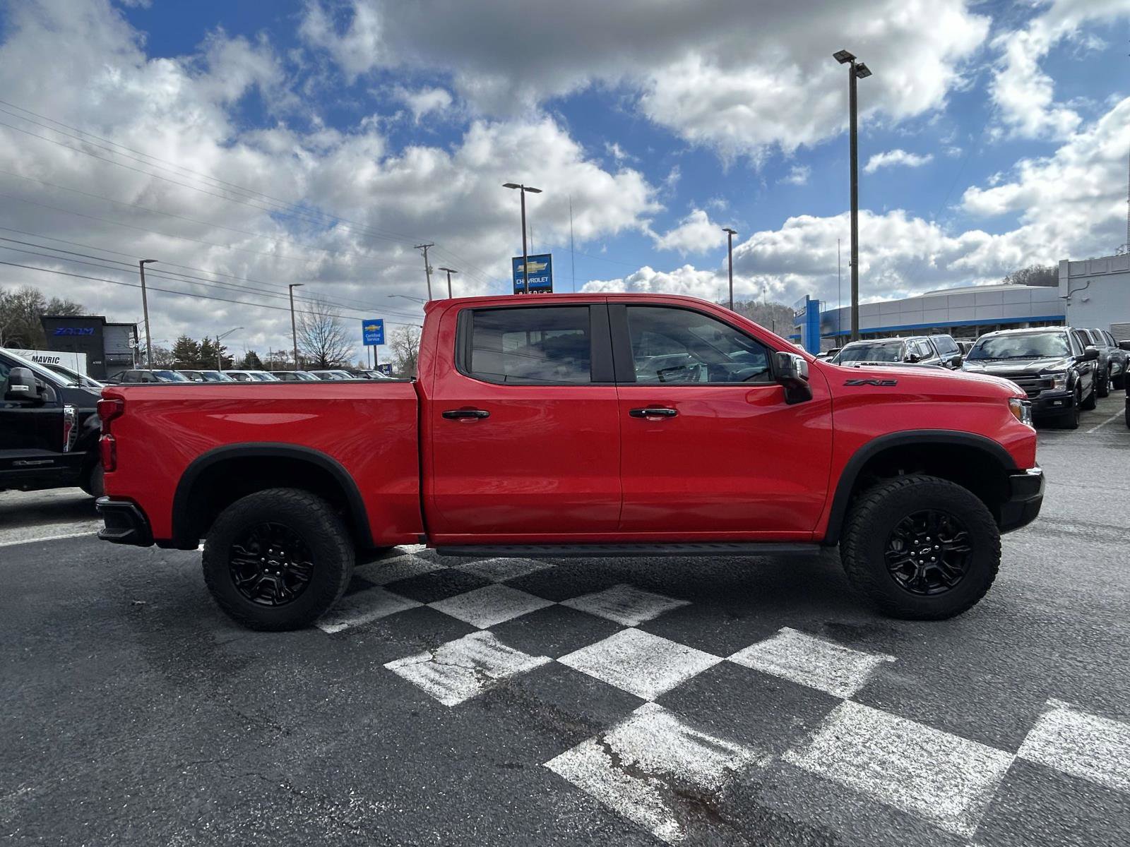 Used 2024 Chevrolet Silverado 1500 ZR2 w/ Technology Package image 2