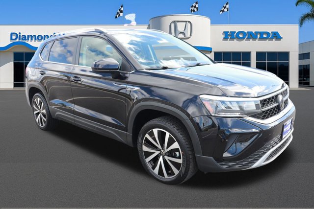 Used 2024 Volkswagen Taos SE image 1