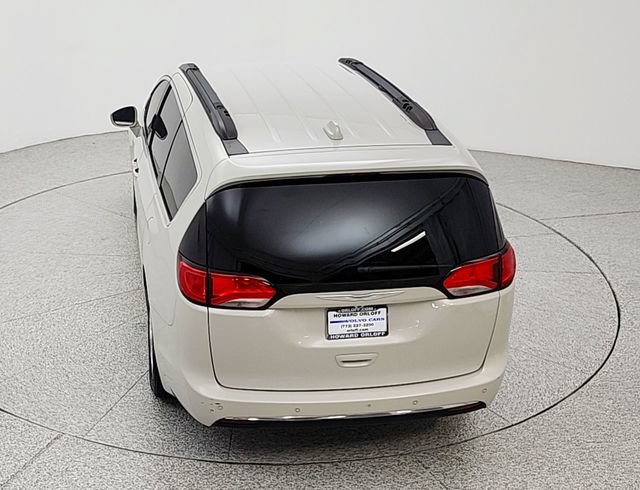 Used 2017 Chrysler Pacifica Touring-L w/ Tire & Wheel Group FWD image 14