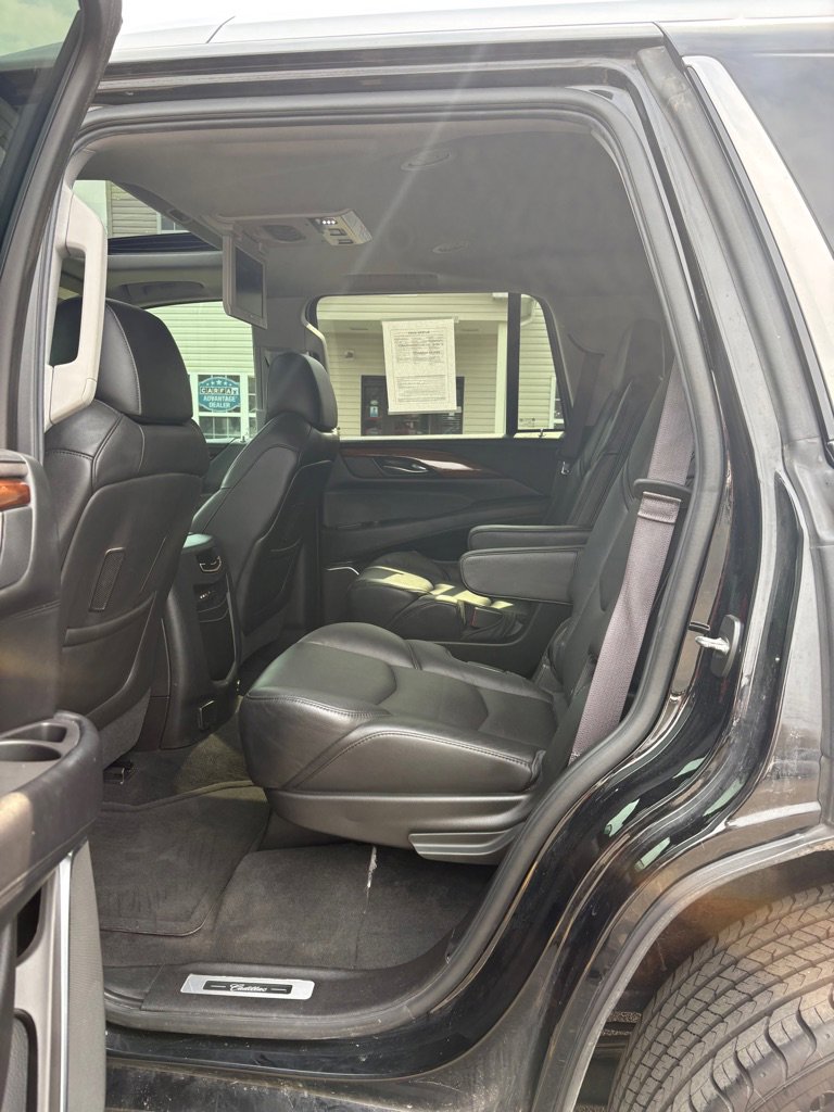 Used 2016 Cadillac Escalade Luxury image 10