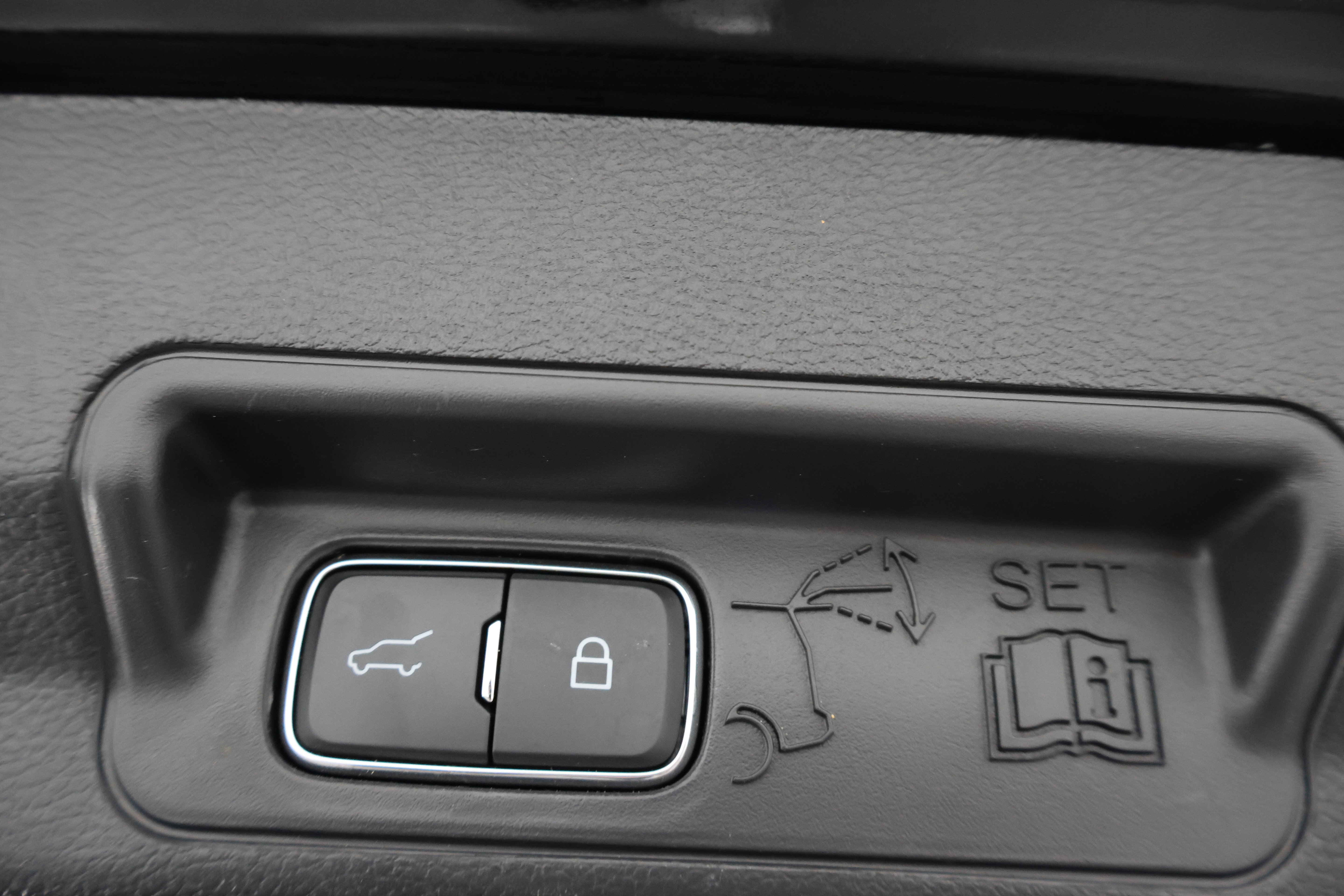 Used 2025 Ford Explorer ST-Line image 33