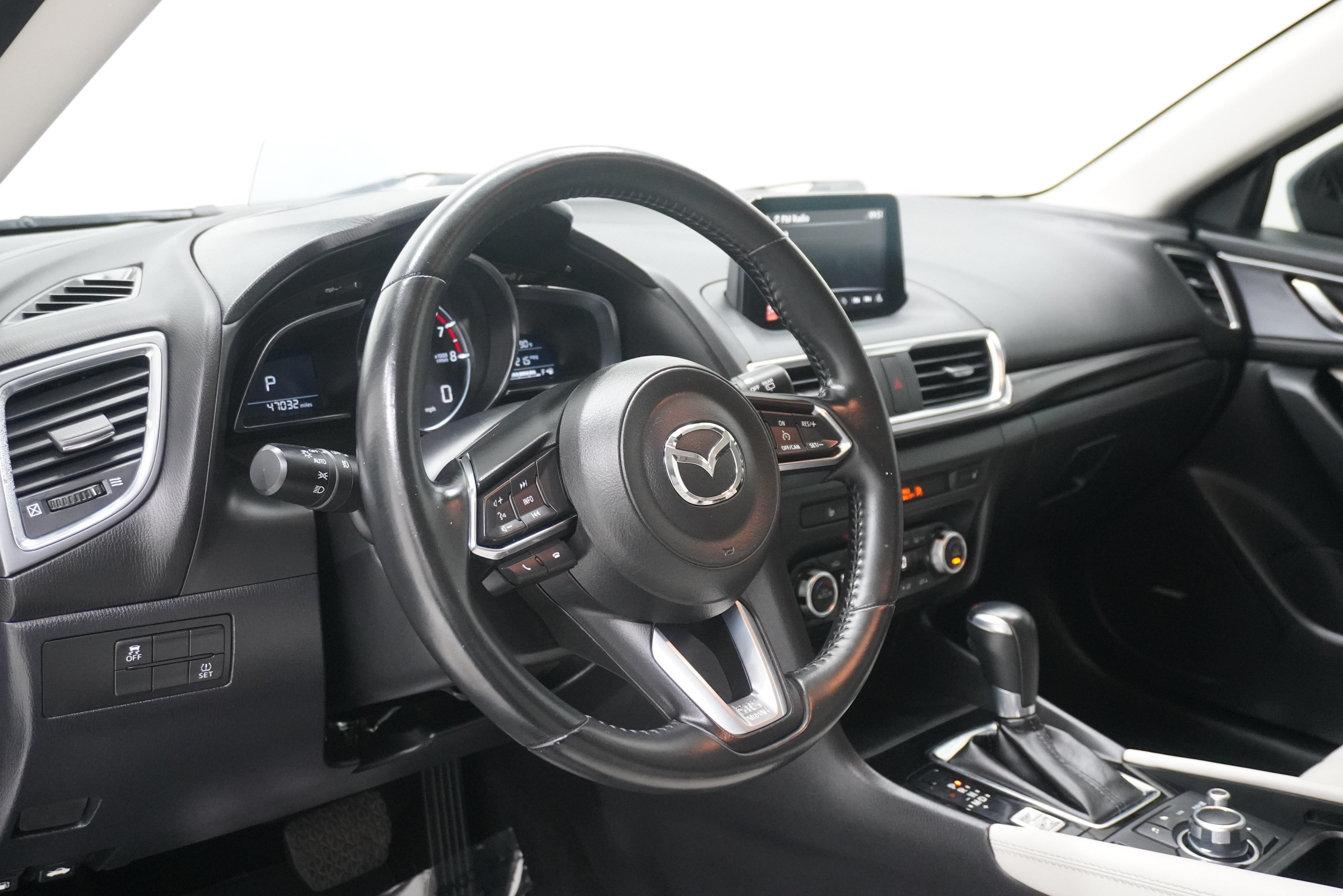 Used 2018 MAZDA MAZDA3 Grand Touring FWD image 9
