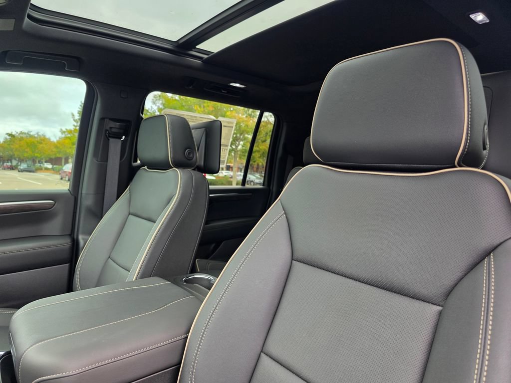 New 2025 Chevrolet Suburban Premier RWD image 12