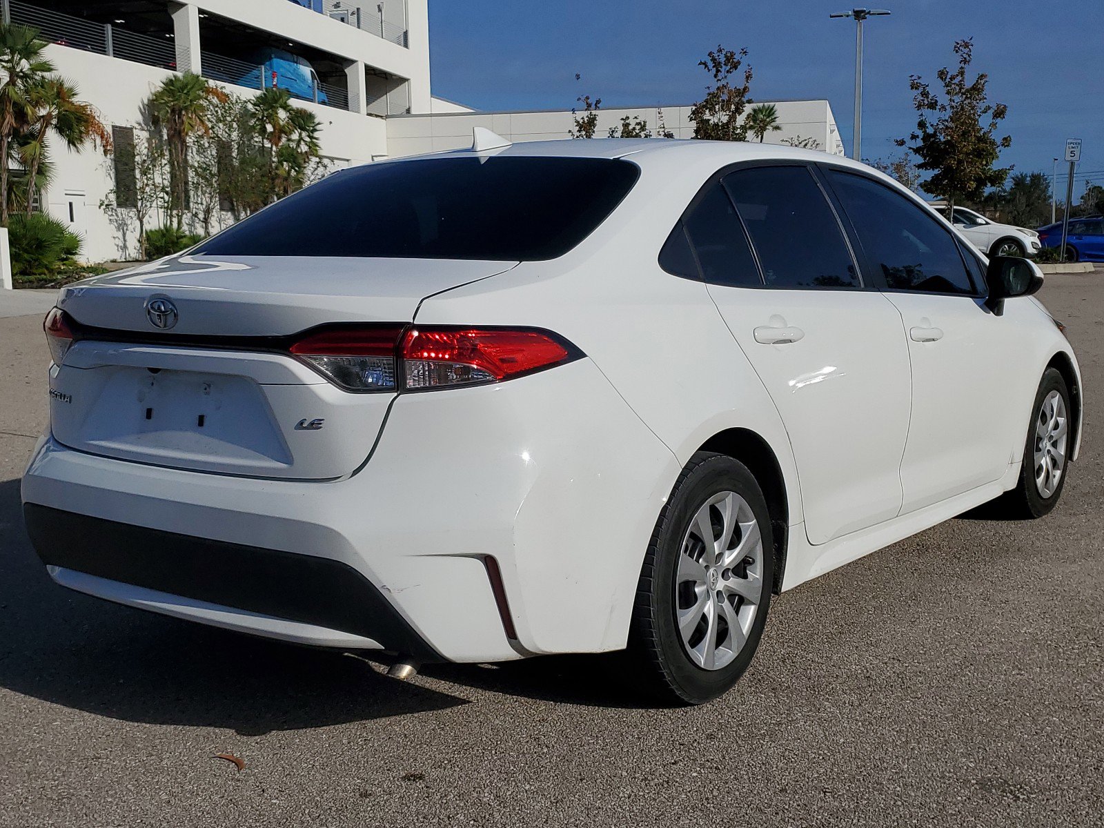 Used 2022 Toyota Corolla LE image 4