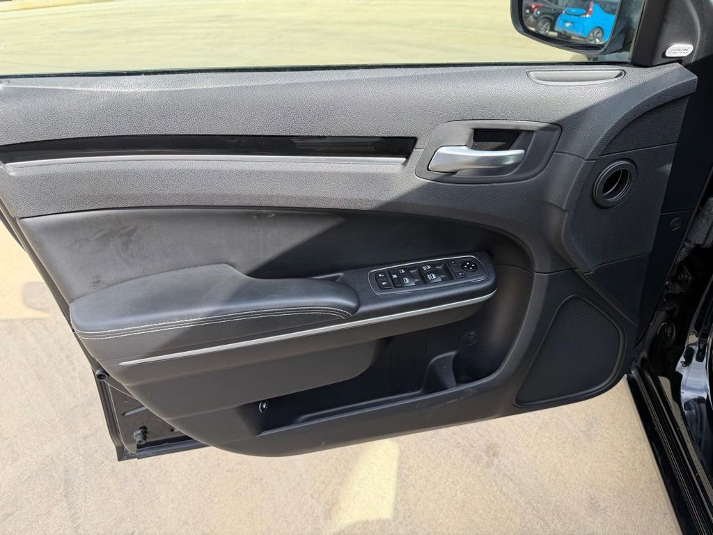 Used 2019 Chrysler 300 S image 12