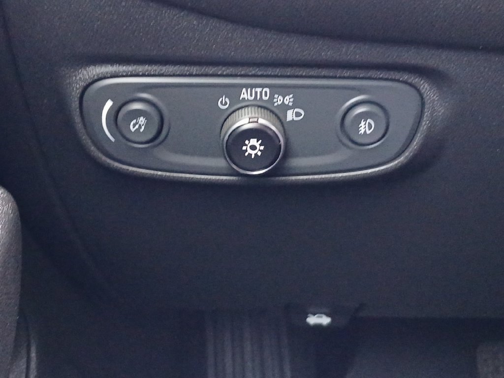 Used 2022 Chevrolet Equinox Premier FWD image 12