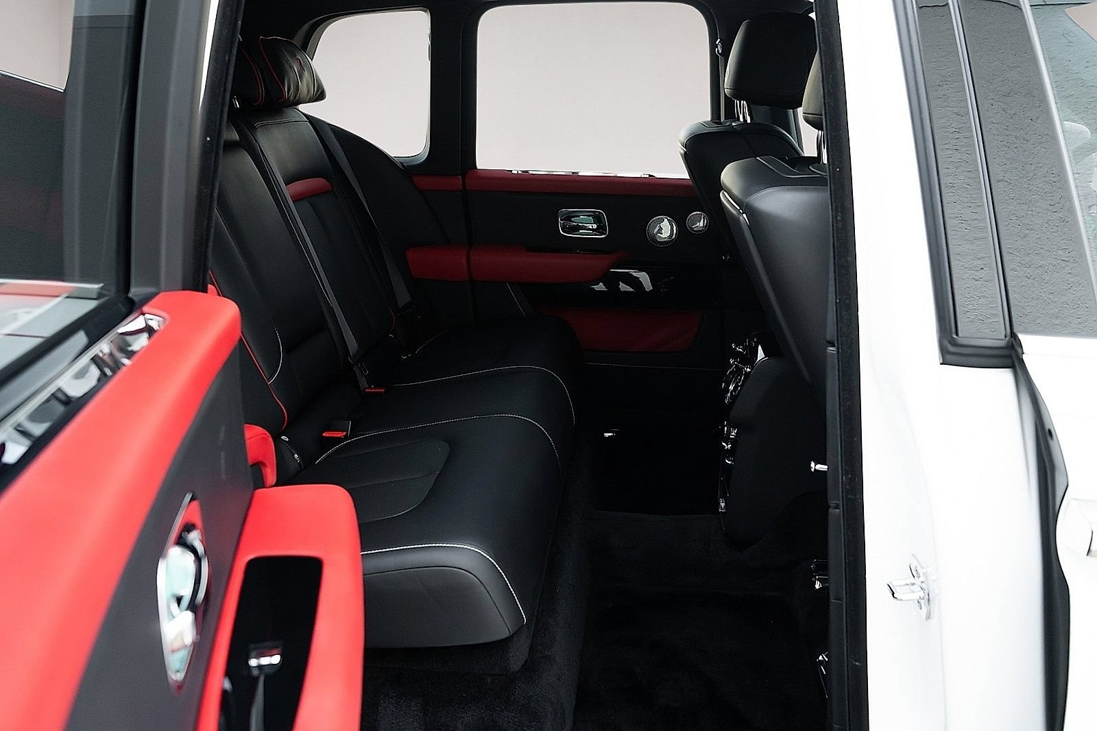 Used 2022 Rolls-Royce Cullinan AWD/4WD image 13