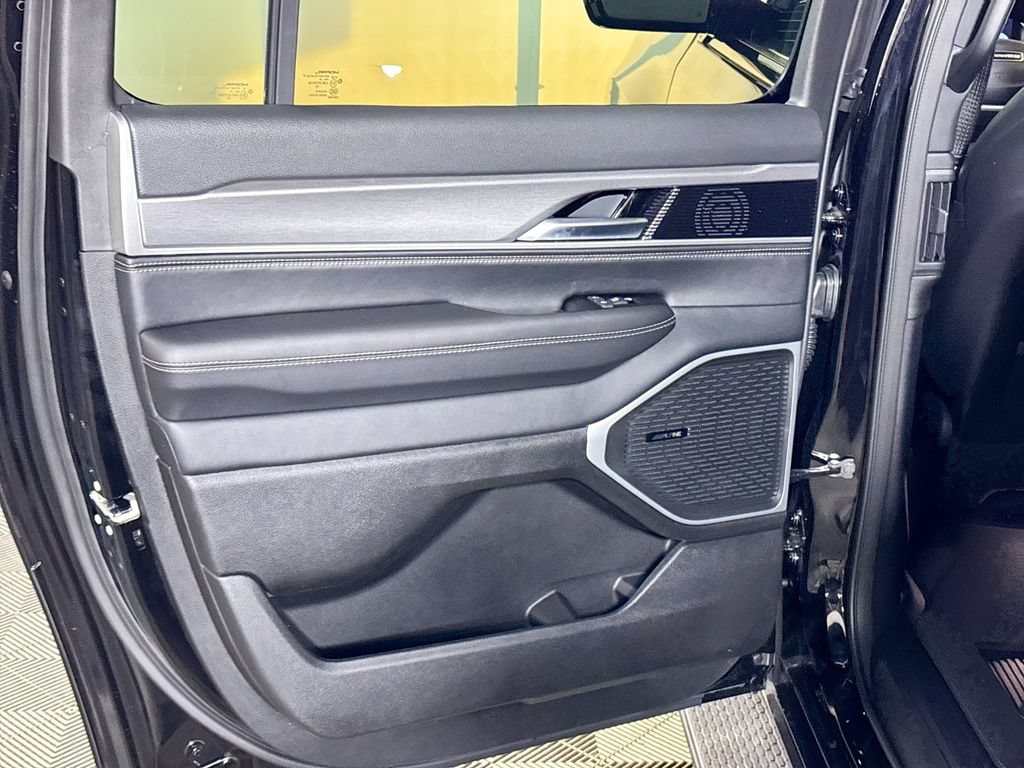 New 2026 Jeep Grand Wagoneer L Limited AWD/4WD image 19
