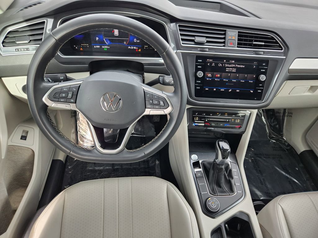 Used 2022 Volkswagen Tiguan SE image 2