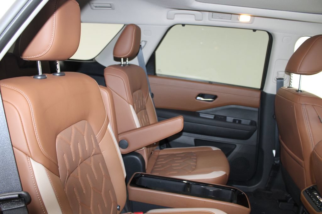 Used 2026 Nissan Pathfinder Platinum AWD/4WD image 24