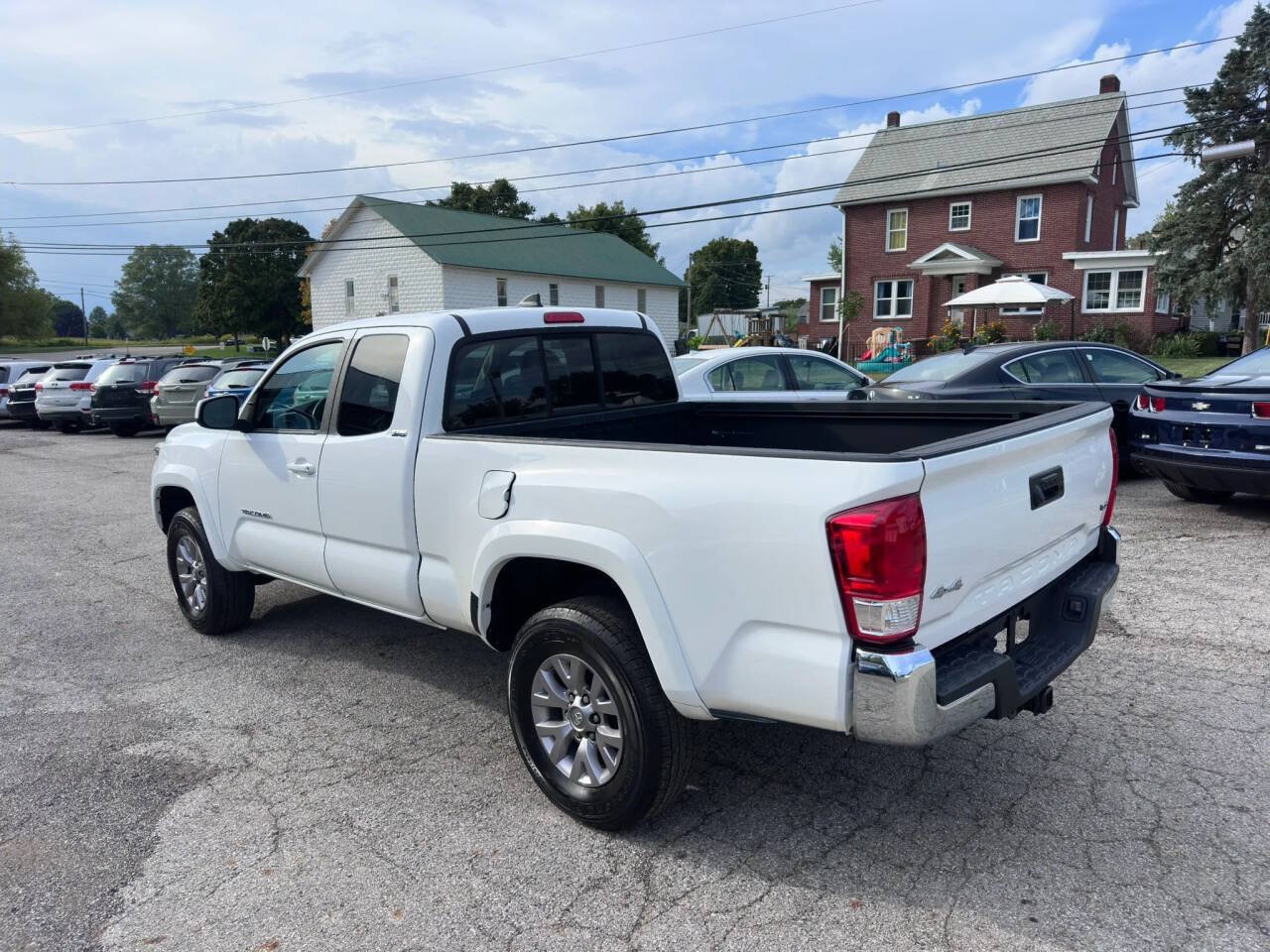 Used 2017 Toyota Tacoma SR5 w/ Tow Package AWD/4WD image 8