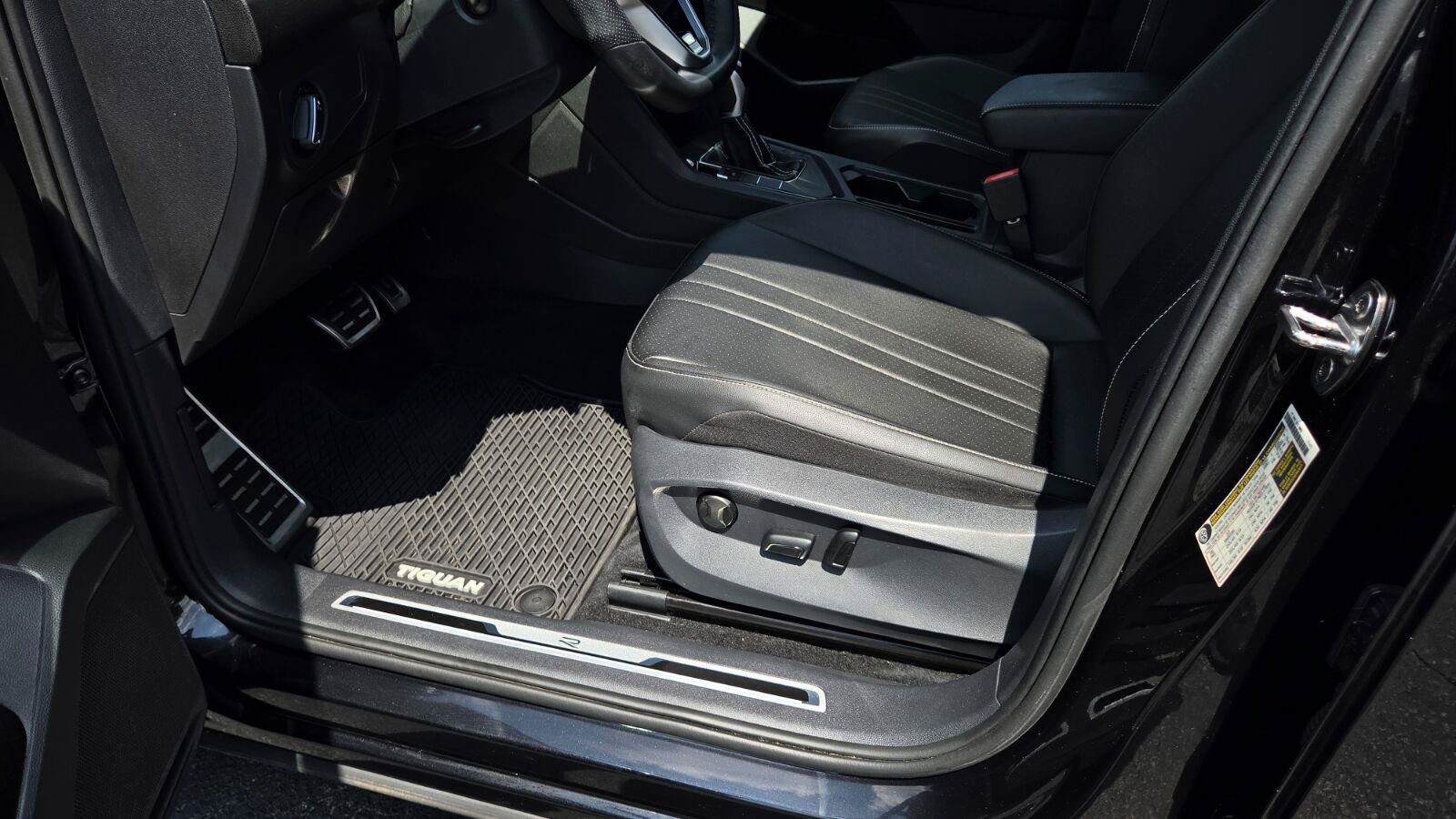 Used 2023 Volkswagen Tiguan SE R-Line FWD image 20