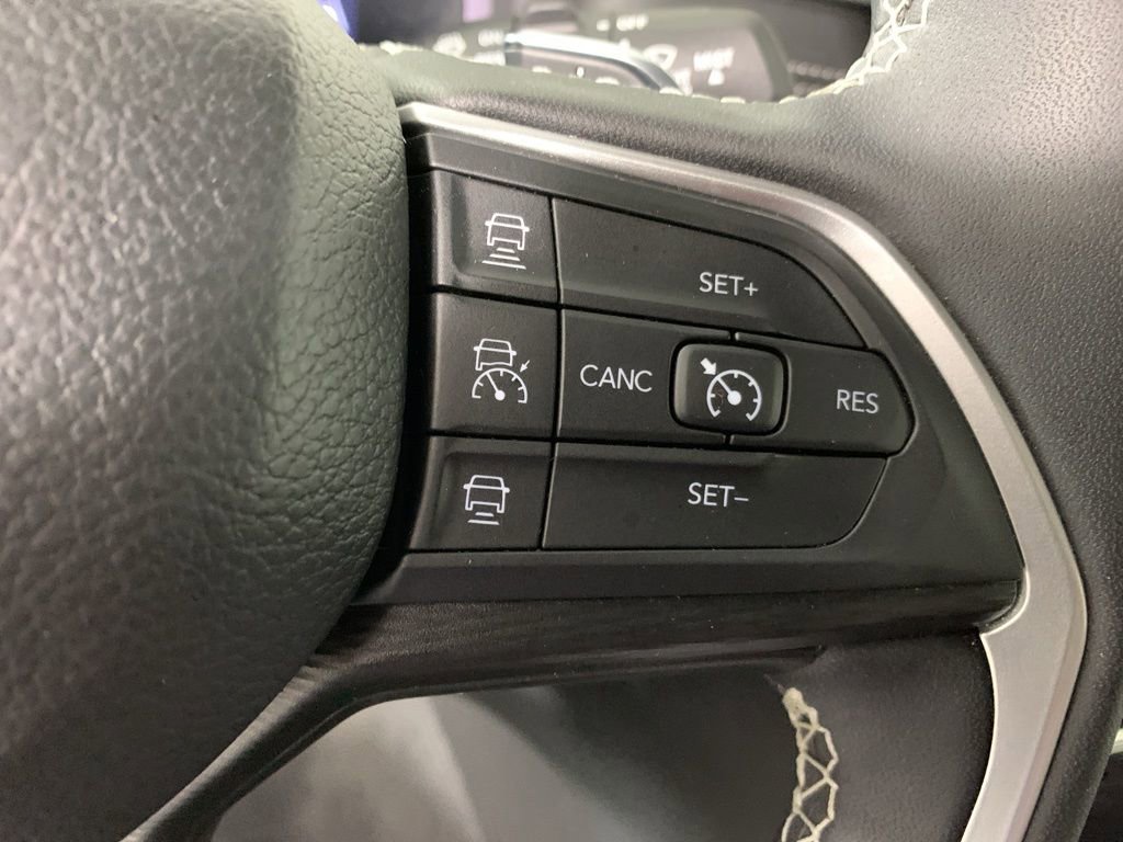 Used 2024 Jeep Grand Cherokee L Altitude image 21