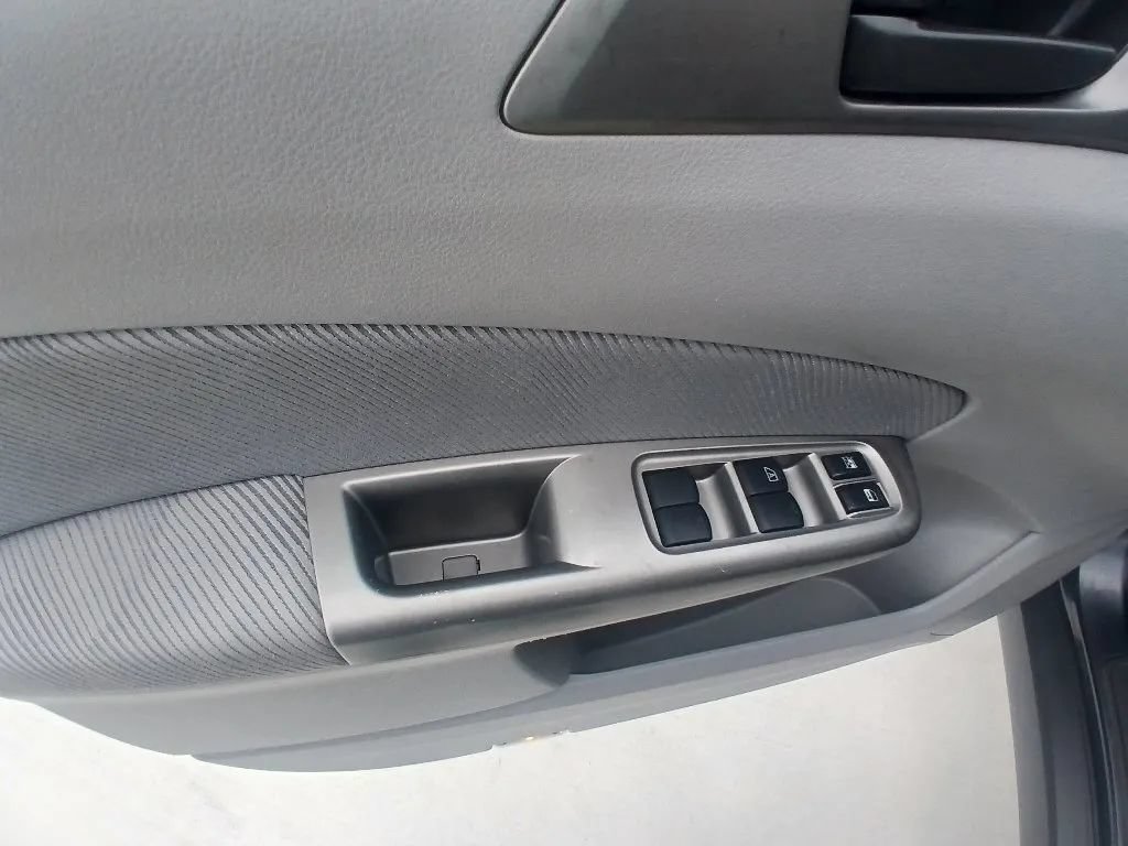 Used 2010 Subaru Forester 2.5X AWD/4WD image 12