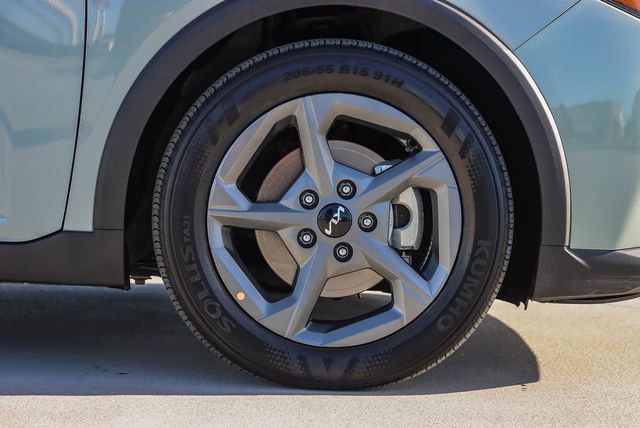 Used 2025 Kia K4 LXS image 11