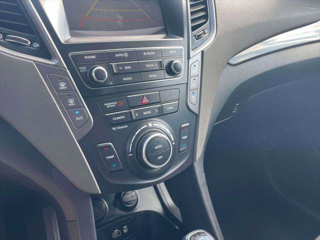 Used 2017 Hyundai Santa Fe SE image 28