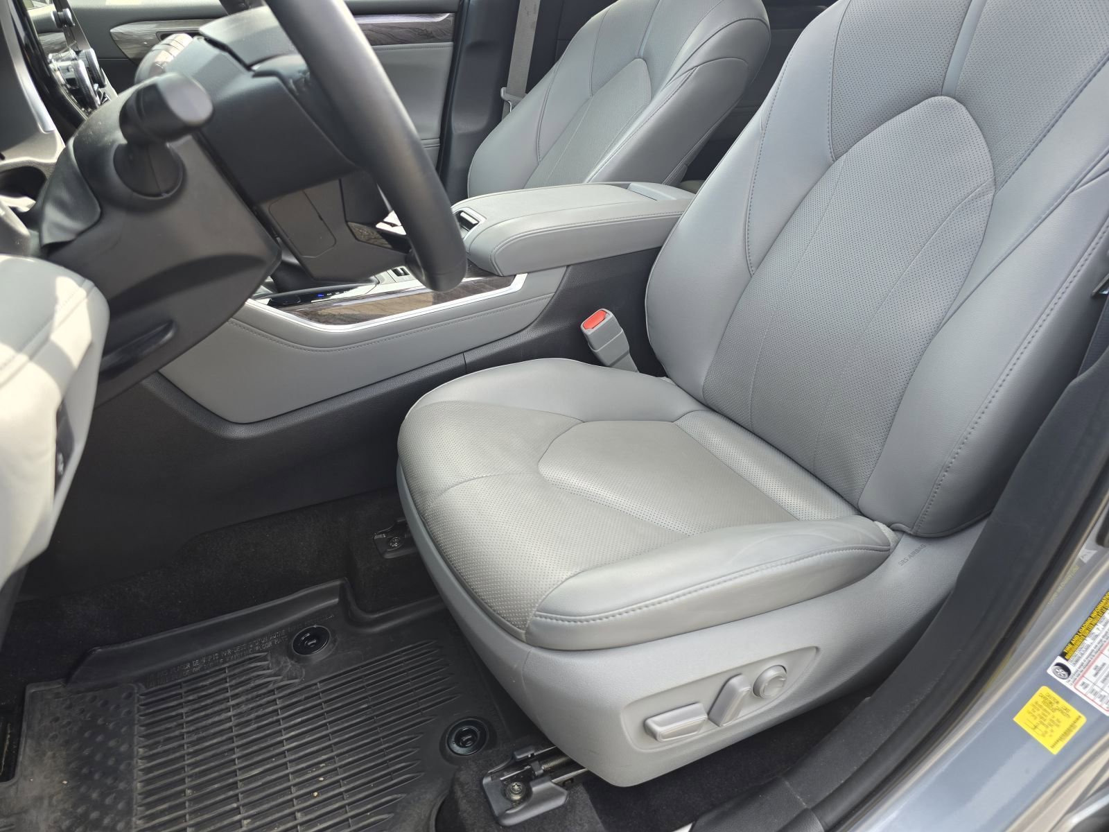 Used 2023 Toyota Highlander L image 22