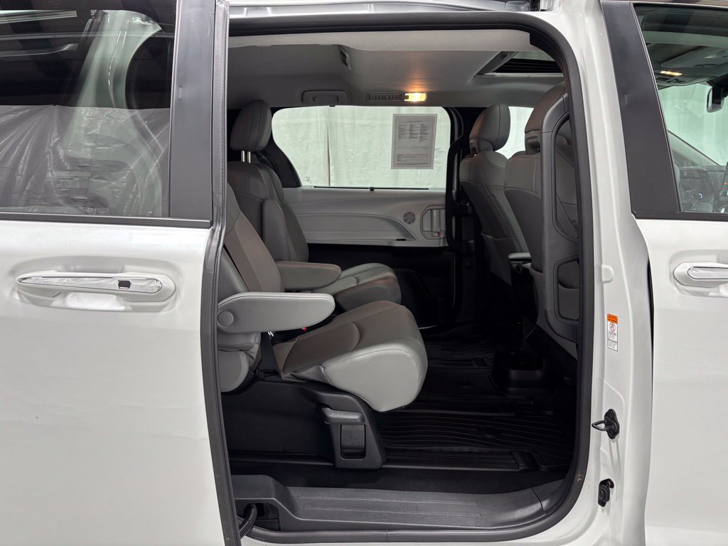 Used 2026 Toyota Sienna XLE AWD/4WD image 55