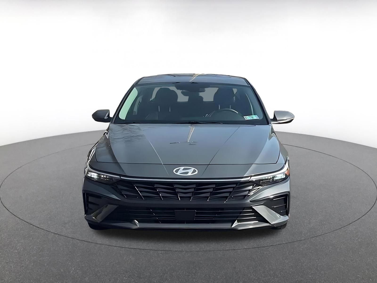 Used 2025 Hyundai Elantra Limited image 4