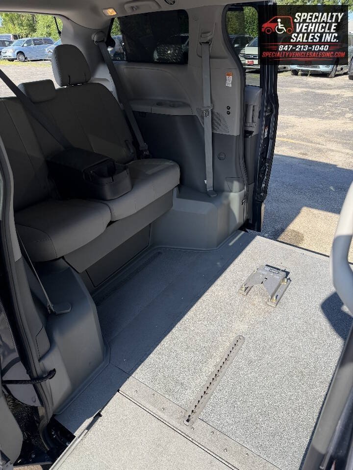 Used 2016 Toyota Sienna XLE FWD image 15